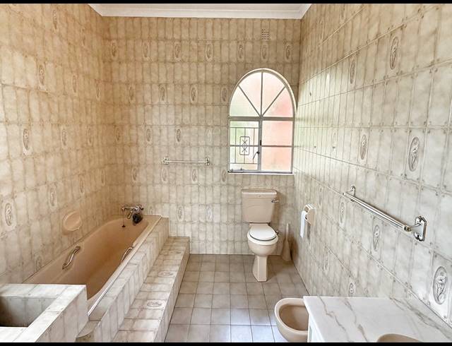 5 BEDROOM HOUSE FOR SALE IN THE HILL